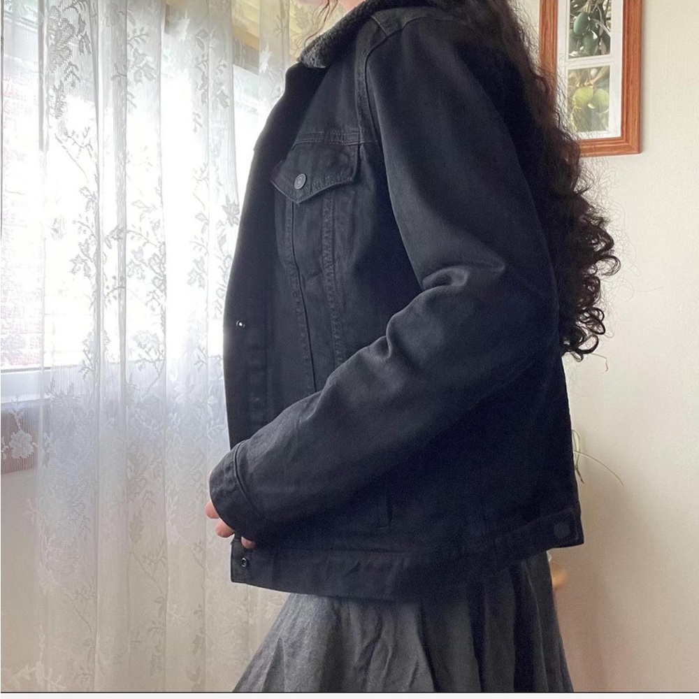 Levi’s Black Sherpa Jacket EUC - Sz Large